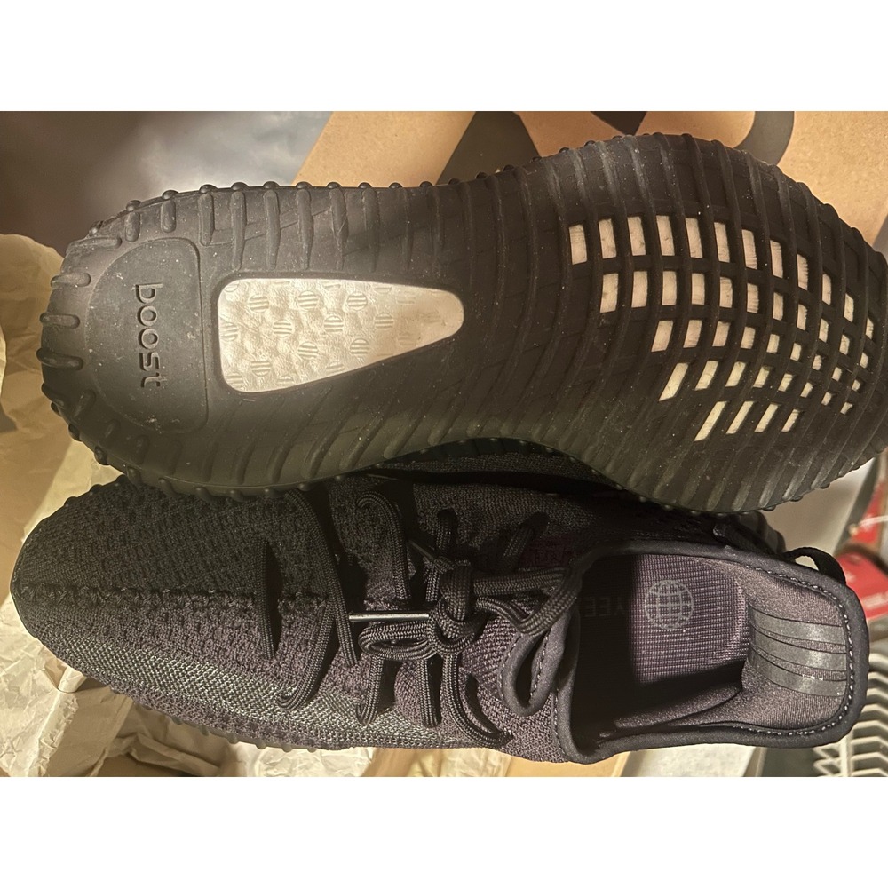 Adidas Yeezy Boost 350 V2 Onyx Black Sneakers HQ4540 Mens Size 10.5 - Picture 2 of 4